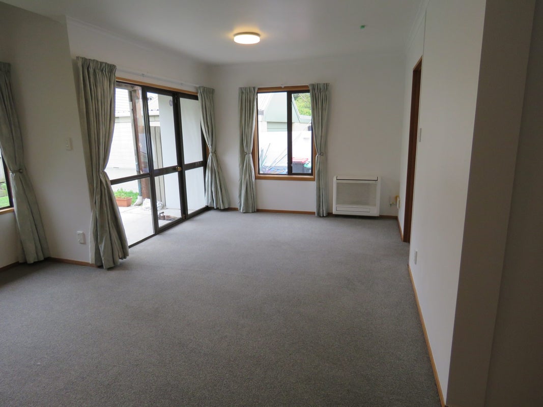 2/125 Champion Street, Edgeware, Christchurch - Carousel 2