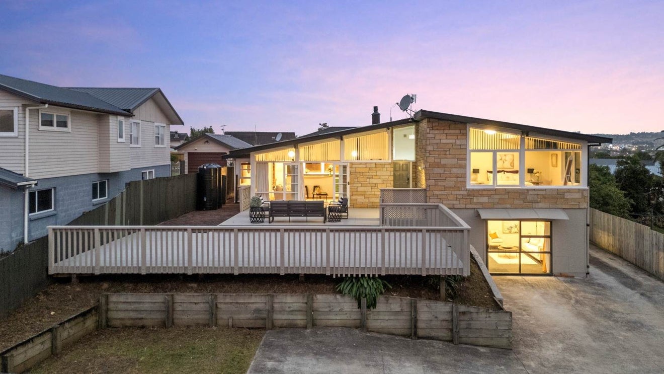 90 Gossamer Drive, Pakuranga Heights, Auckland - Carousel 2