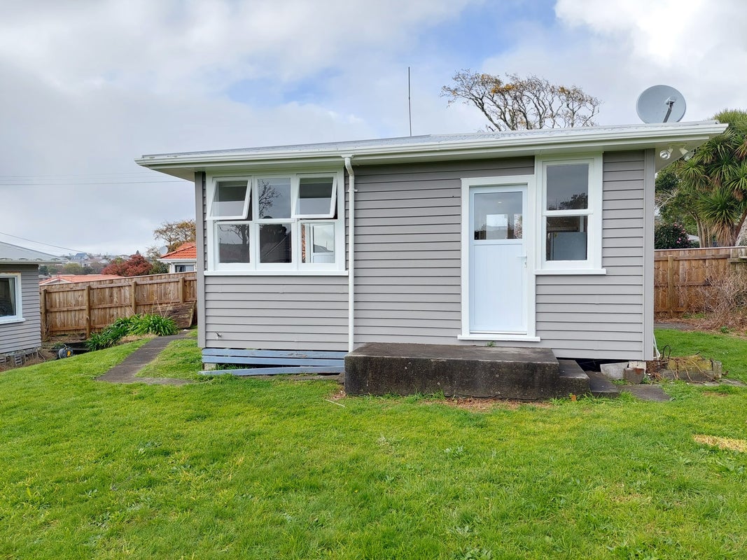 32B Lorna Street, Lynmouth, New Plymouth - Carousel 7