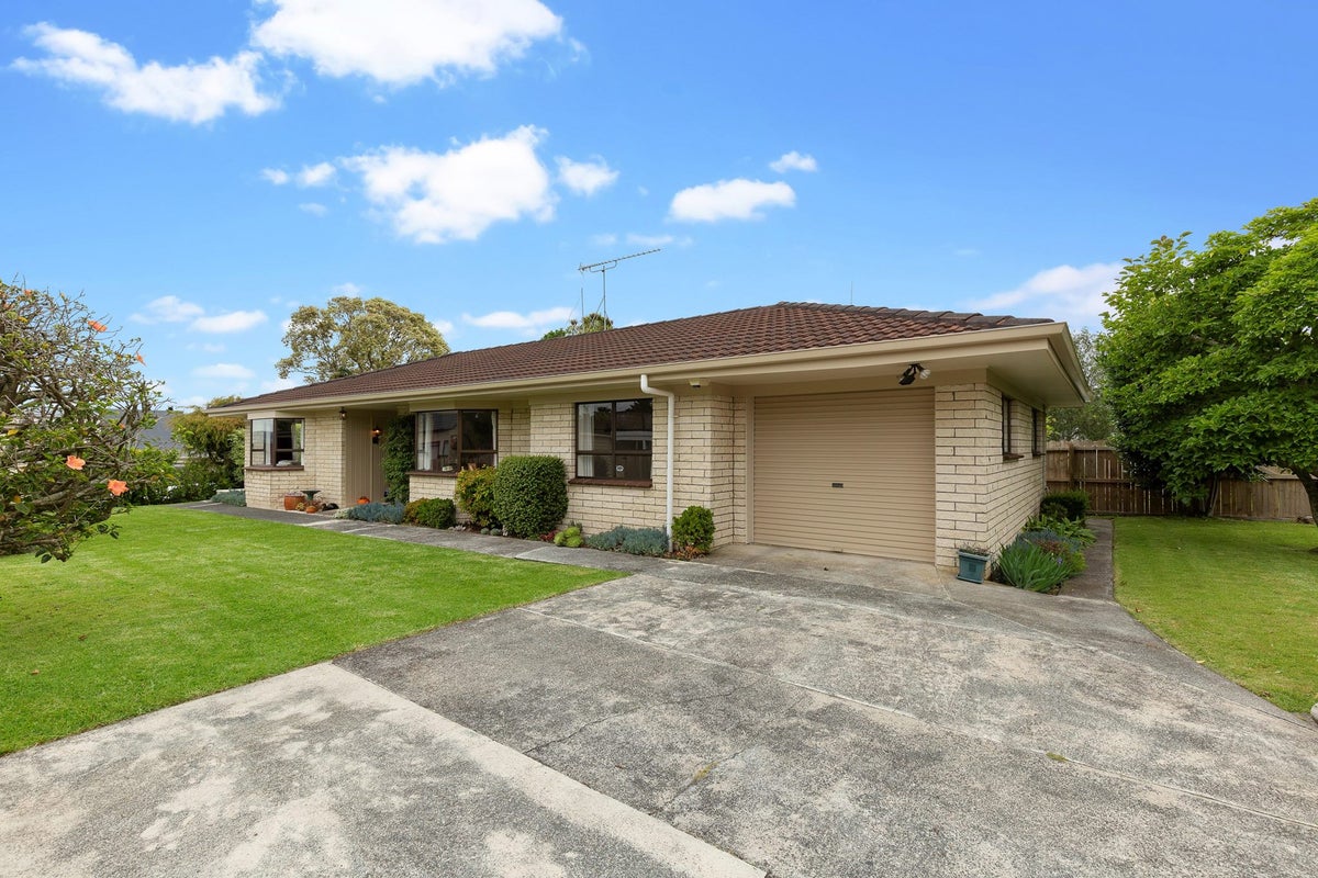 34 Carnoustie Drive, Wattle Downs, Auckland - Carousel 1