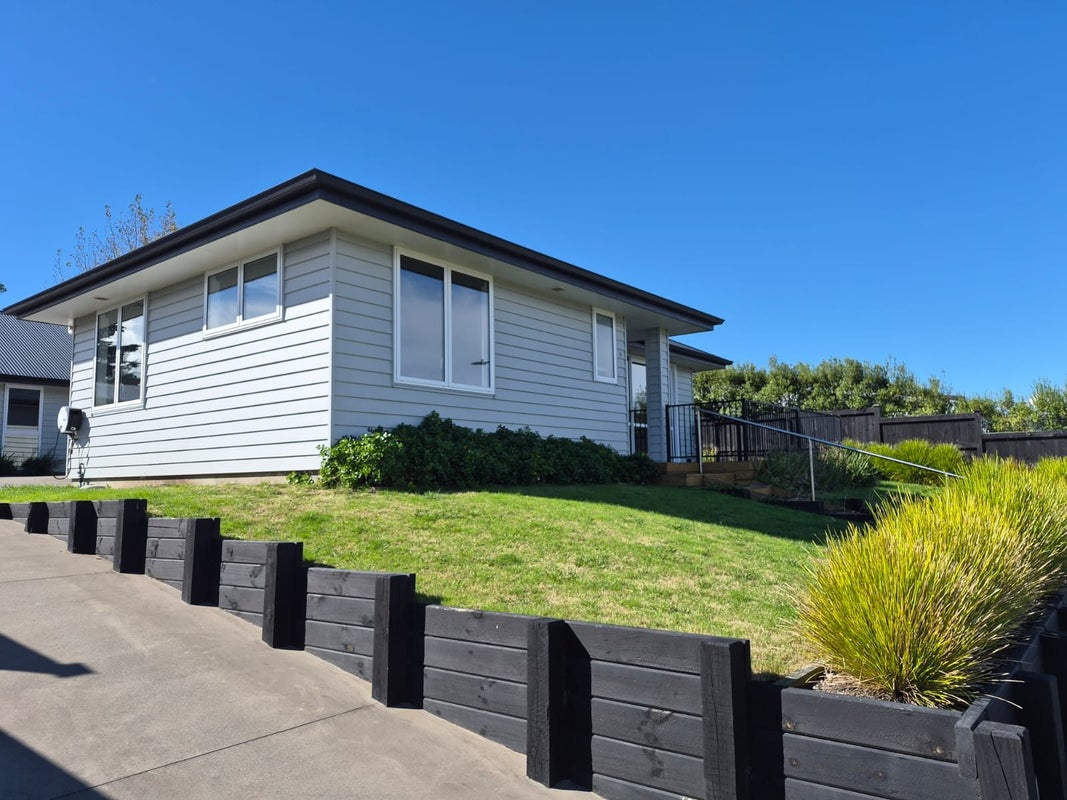 8 Seventh View Avenue, Beachlands, Auckland - Carousel 13