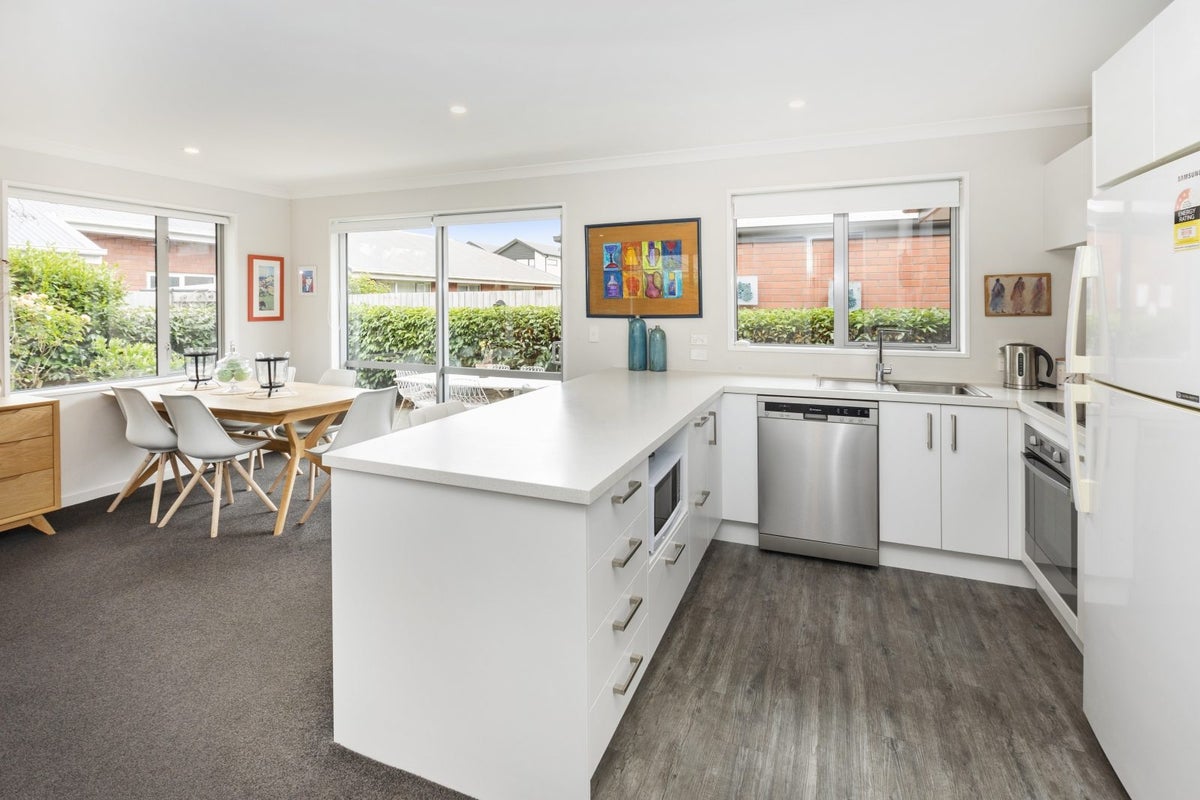 1/11 North Avon Road, Richmond, Christchurch - Carousel 2