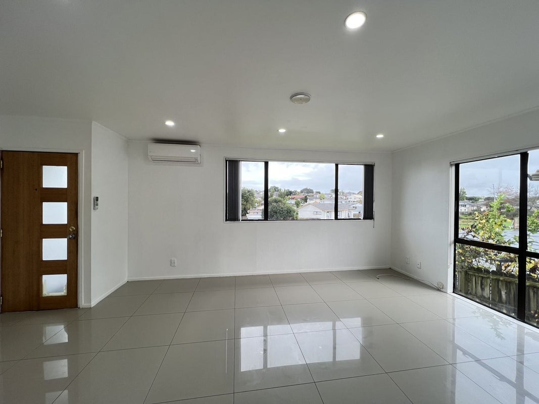 1/19 Silver Creek Road, Weymouth, Auckland - Carousel 1