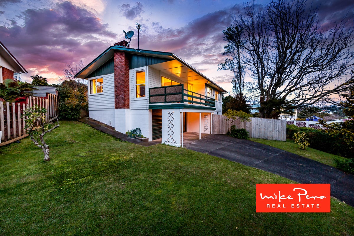 72 La Rosa Street, Green Bay, Auckland - Carousel 1