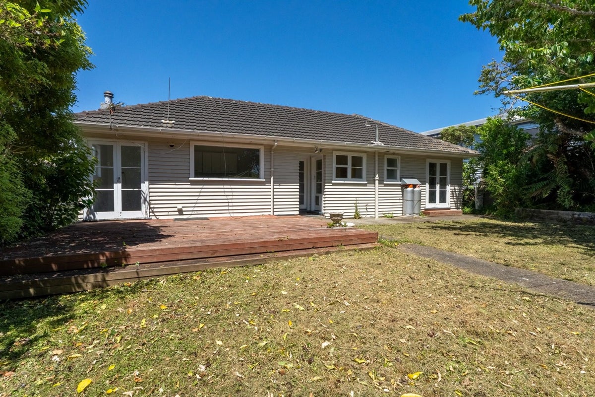 8 Spenmoor Street, Newlands, Wellington - Carousel 2