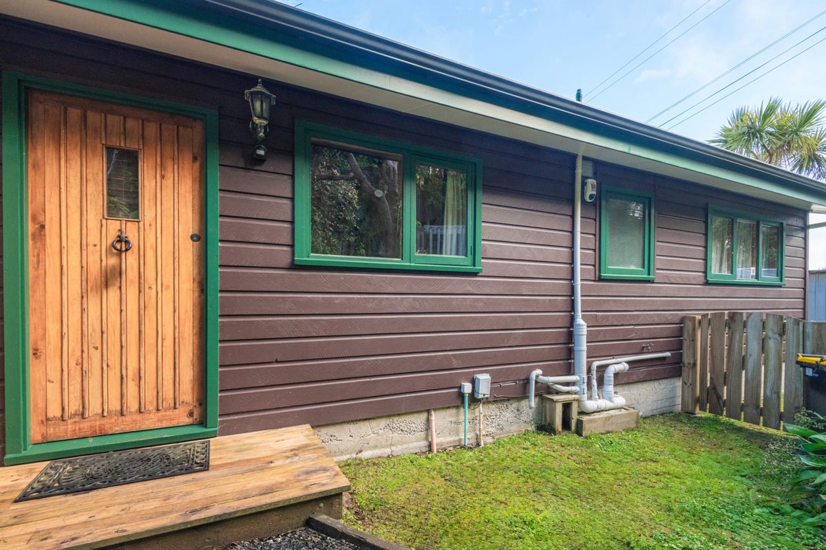79 Clifford Road, Johnsonville, Wellington - Carousel 2