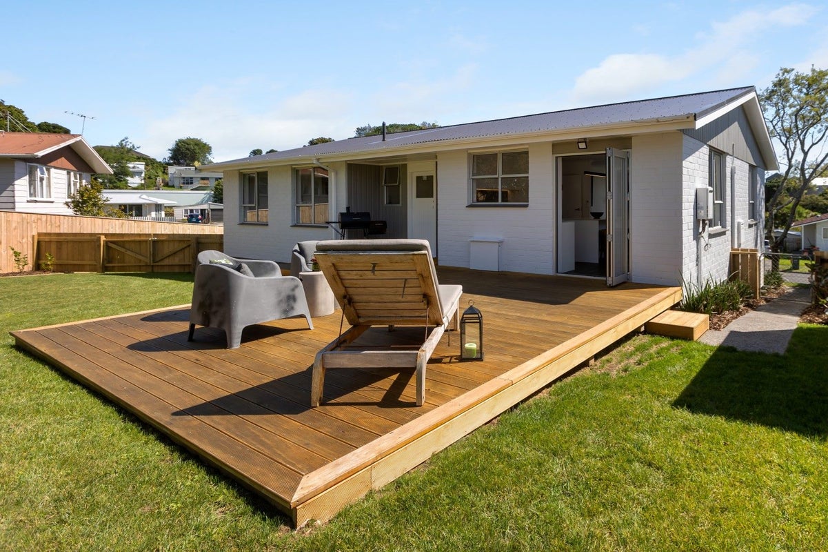 5 Brixham Place, Merrilands, New Plymouth - Carousel 2