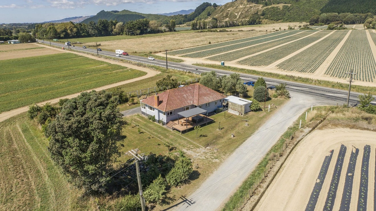 766 State Highway 1, Manakau, Levin - Carousel 16