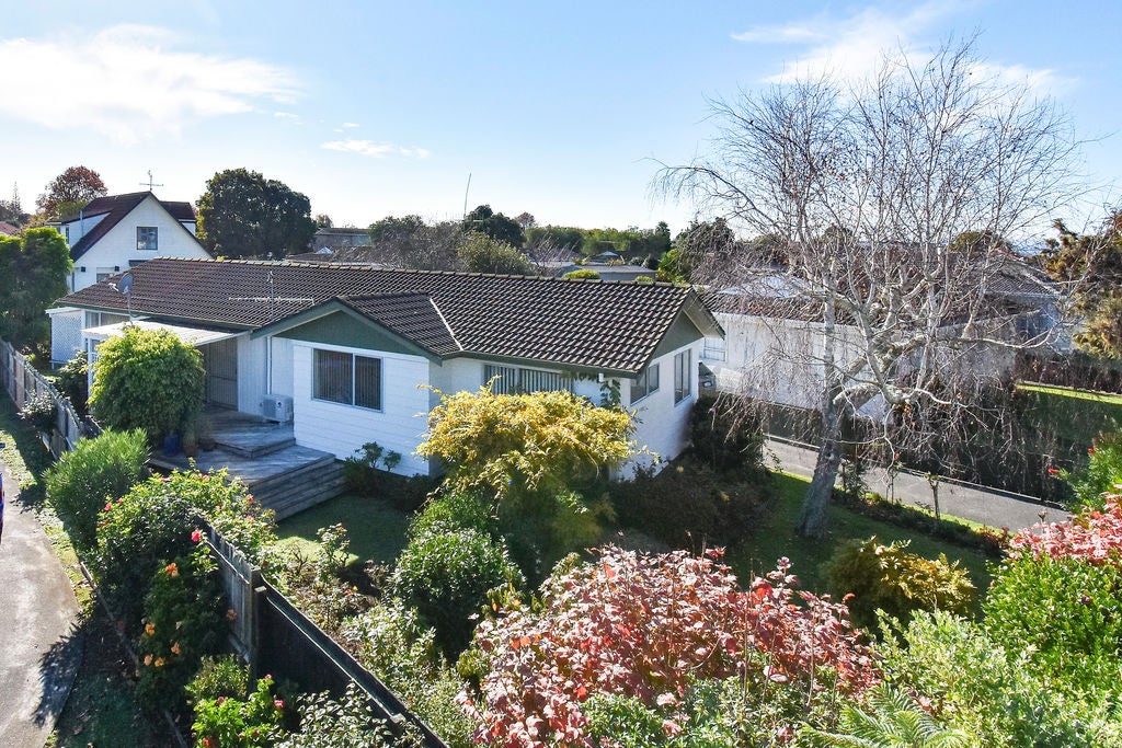 14 Adel Place, Weymouth, Auckland - Carousel 1