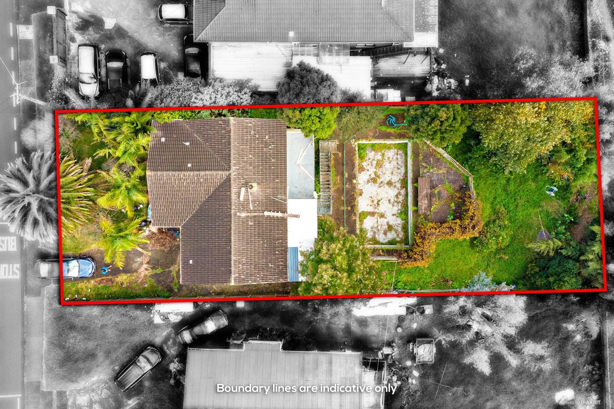 32 Royal Road, Massey, Auckland - Carousel 1