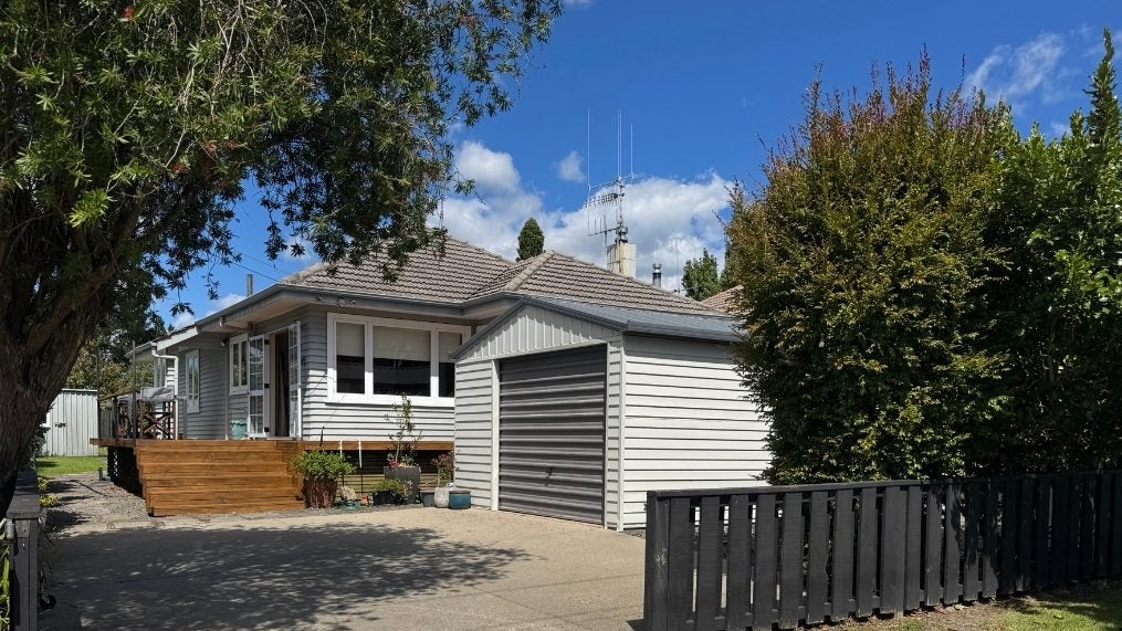 5B Churchill Road, Judea, Tauranga - Carousel 1