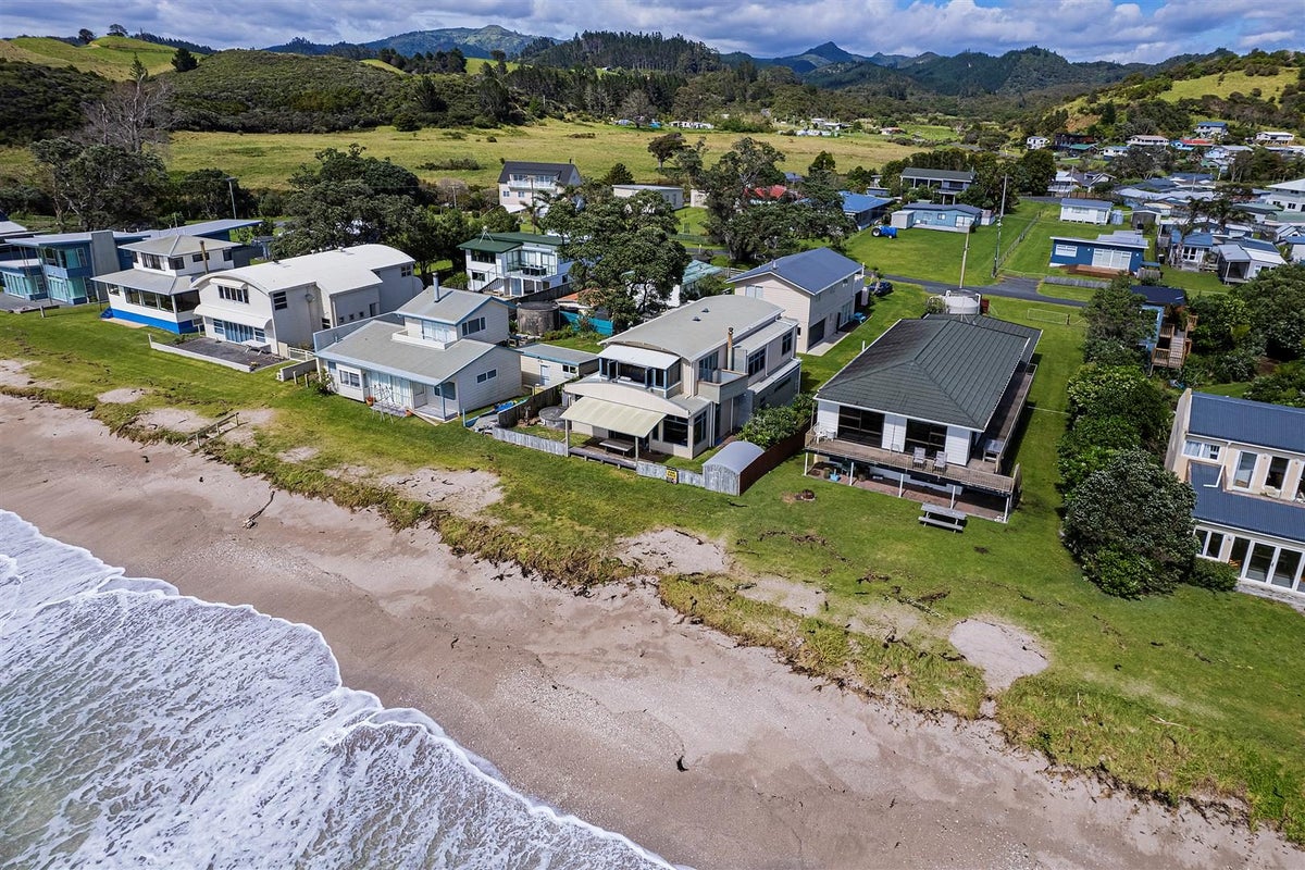 17 Te Kapua Street, Oakura, Hikurangi - Carousel 39