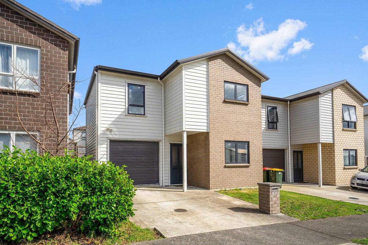 7 Awhenga Place, Weymouth, Auckland - Carousel 2