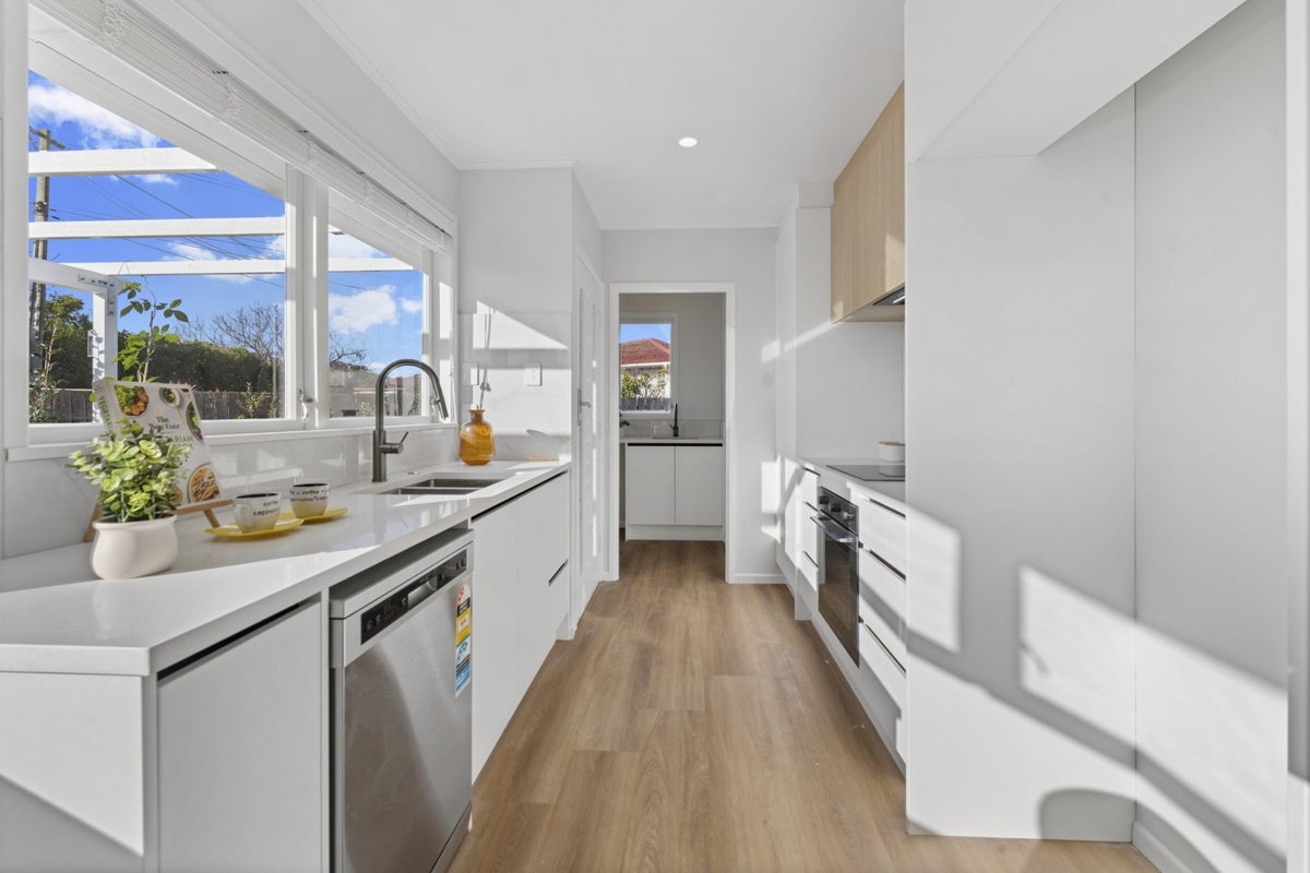 62 Wallace Road, Mangere Bridge, Auckland - Carousel 2