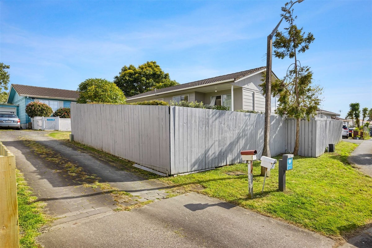 4/14 Dalmatia Place, Henderson, Auckland - Carousel 2