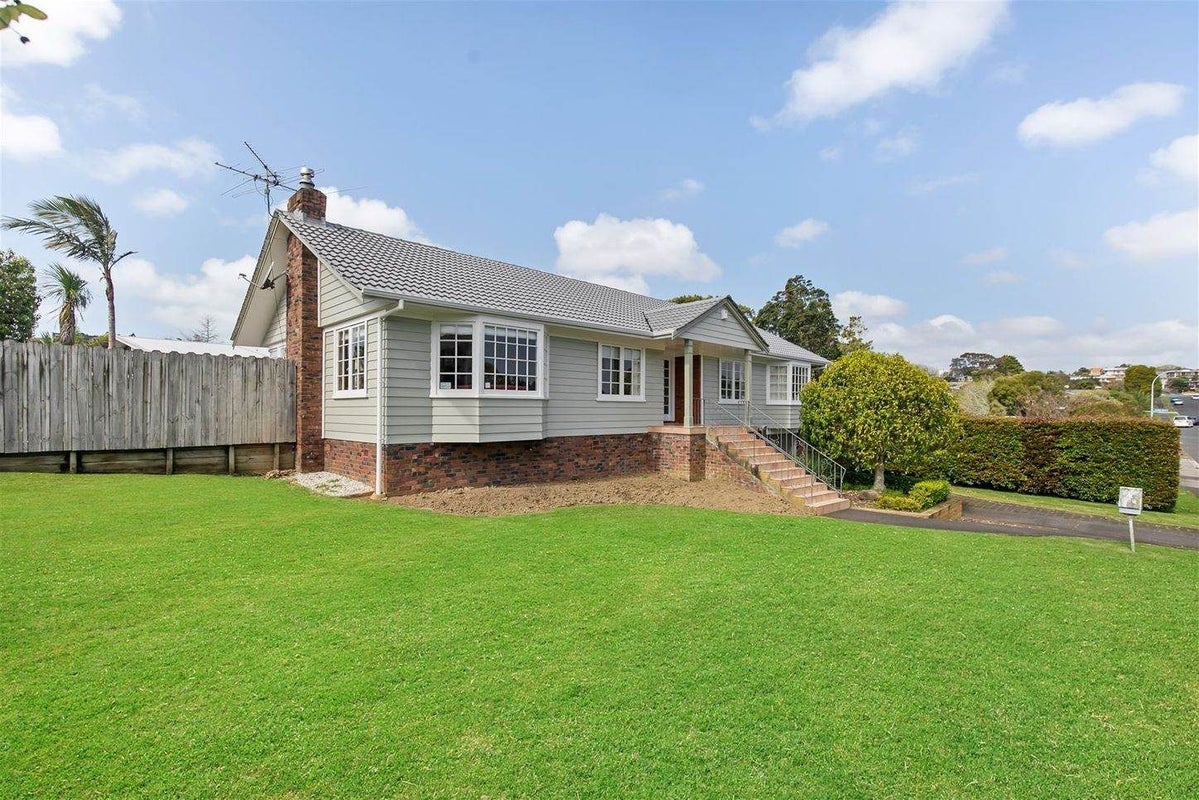 32 Finnerty Avenue, Howick, Auckland - Carousel 2