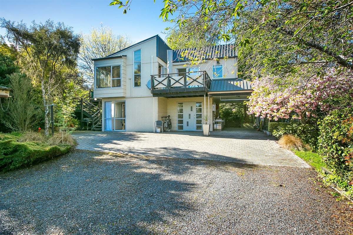 11 Kilgour Street, Waihola - Carousel 1