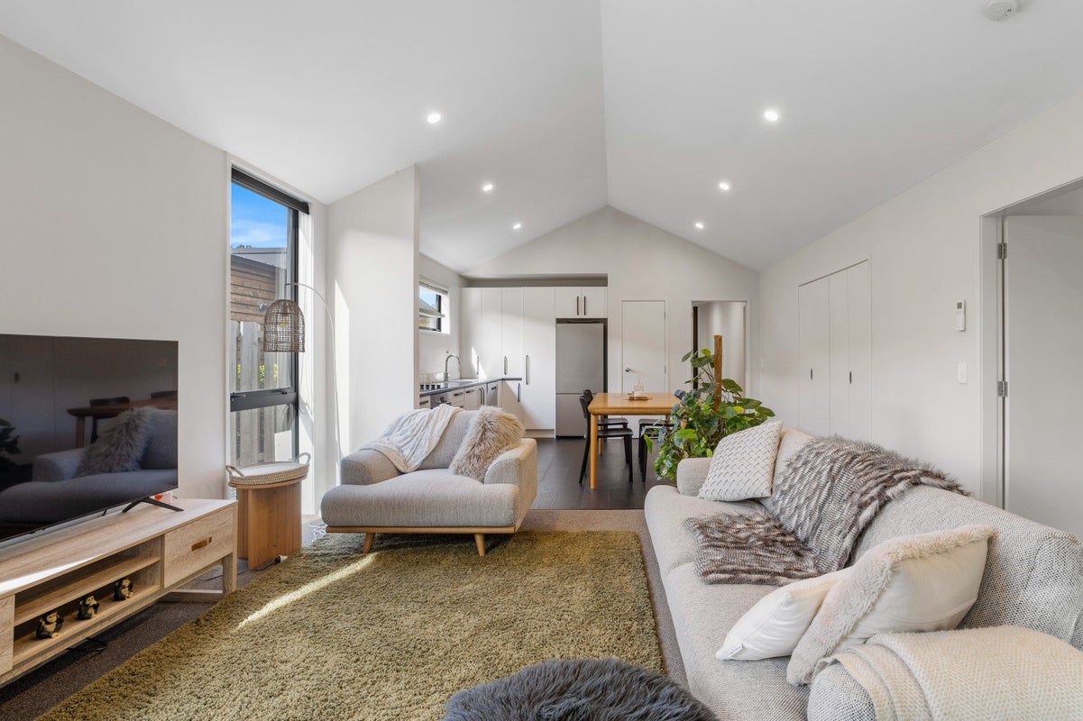 2 Clover Lane, Lake Hayes, Queenstown - Carousel 1