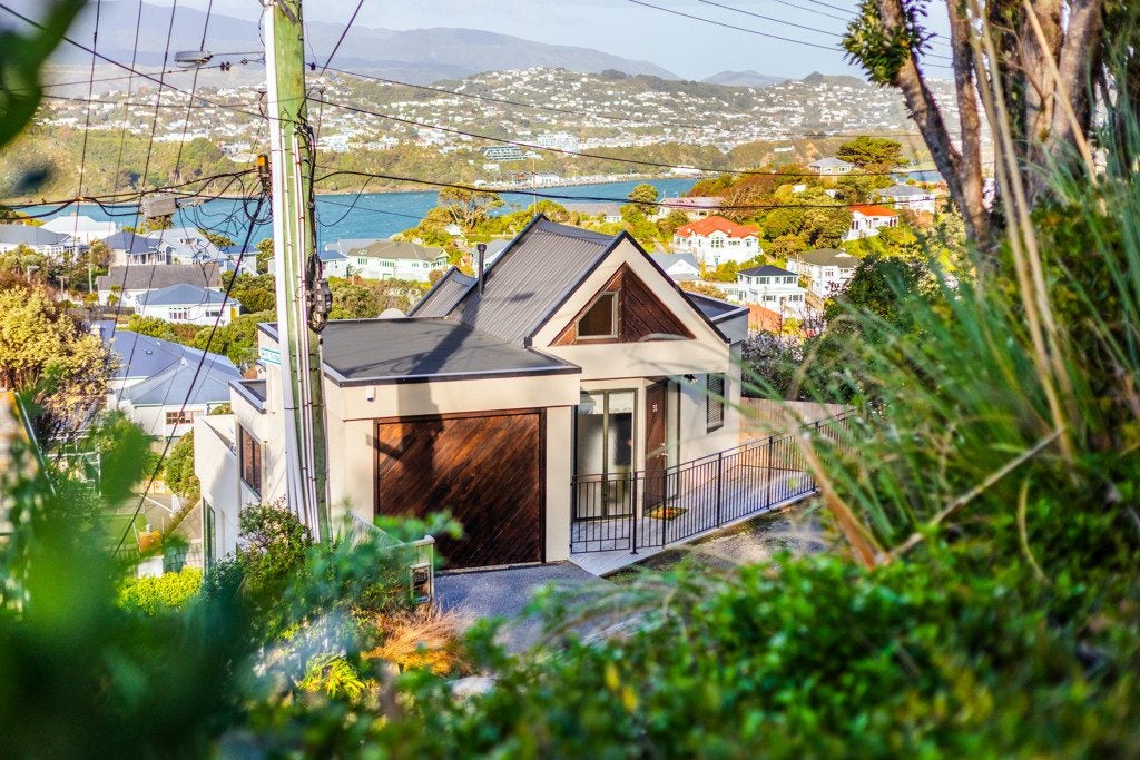 31 Ariki Road, Hataitai, Wellington - Carousel 1