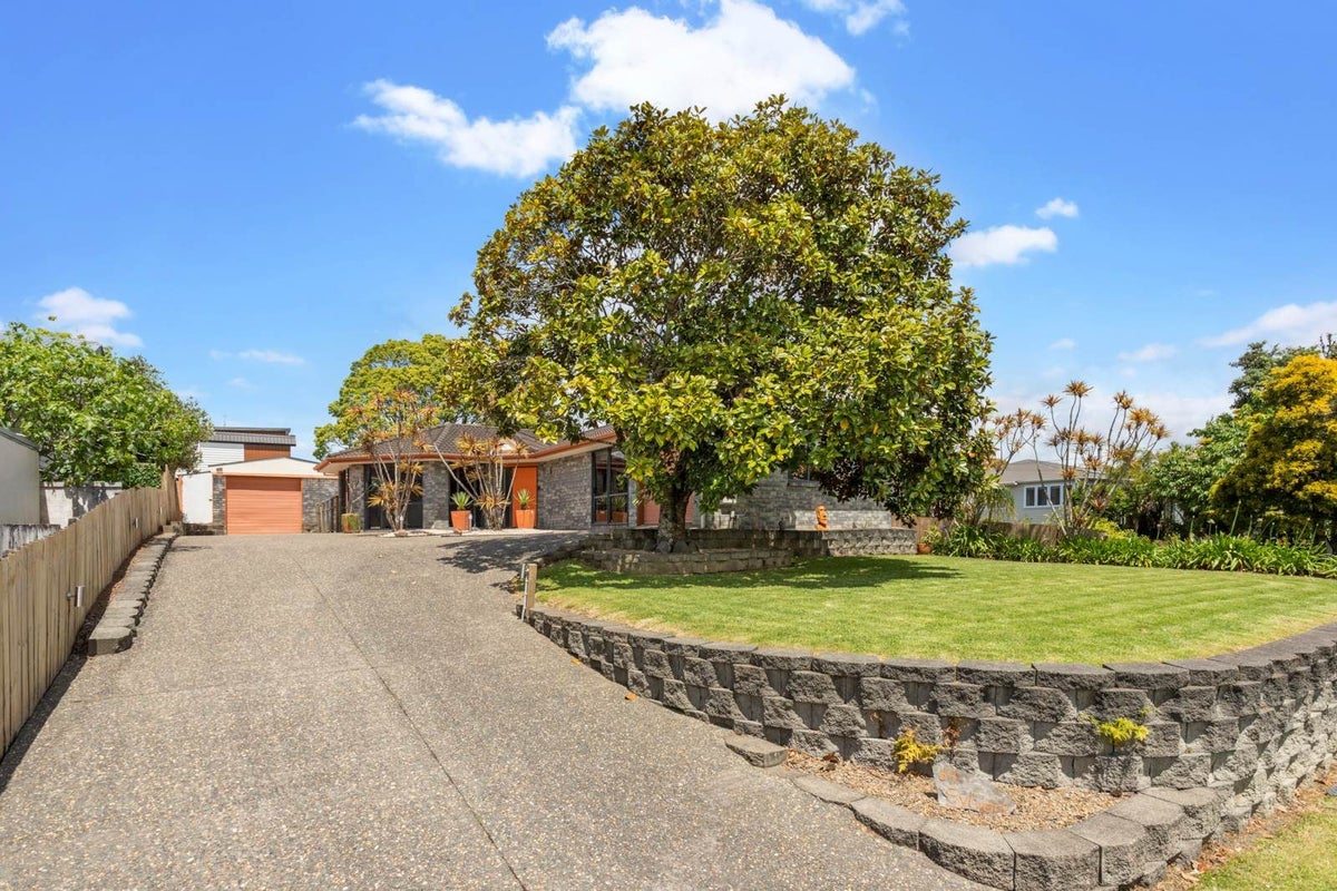 69 Sylvan Crescent, Te Atatu South, Auckland - Carousel 2