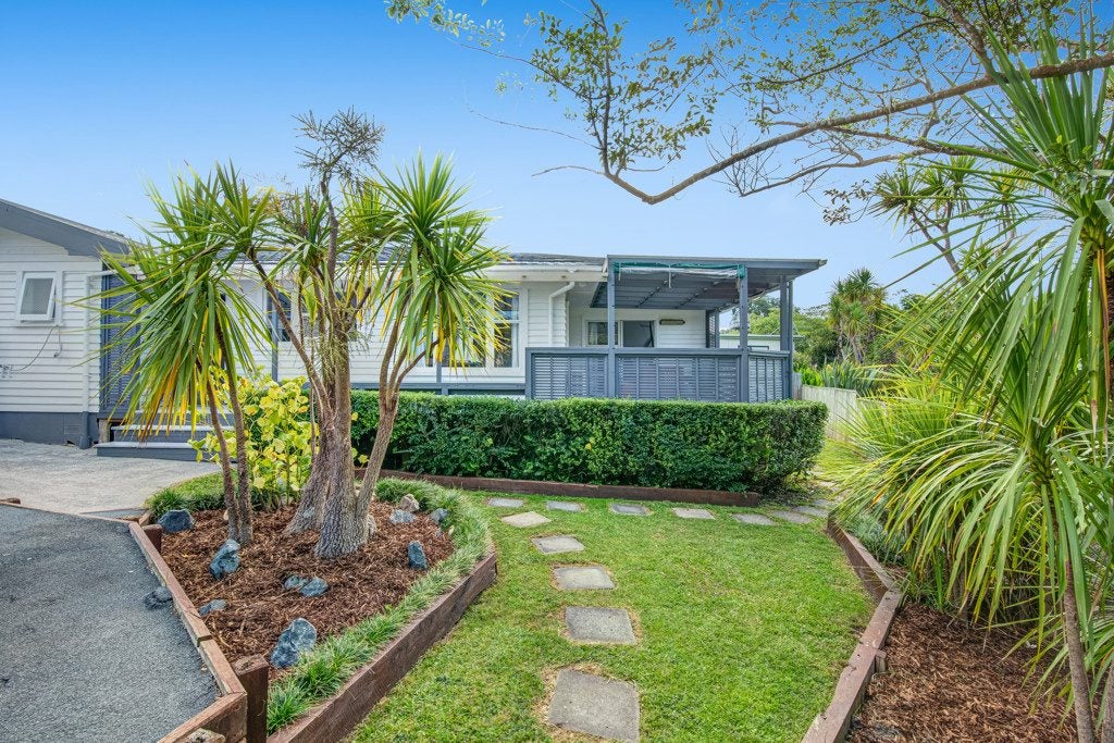 8C Langton Road, Stanmore Bay, Whangaparaoa - Carousel 1