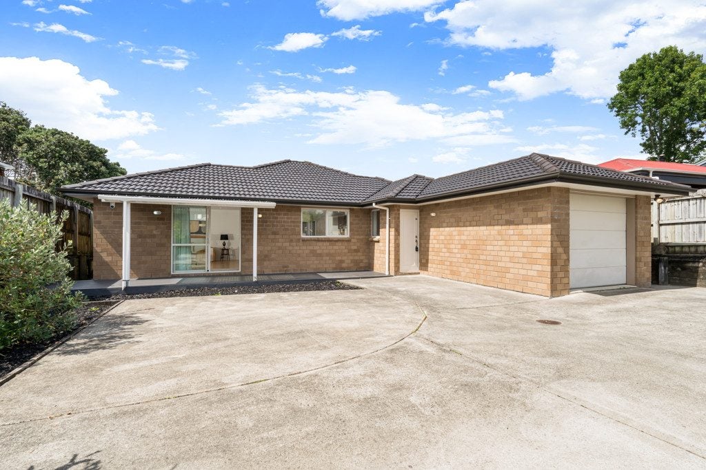 1D Kuaka Place, New Lynn, Auckland - Carousel 1