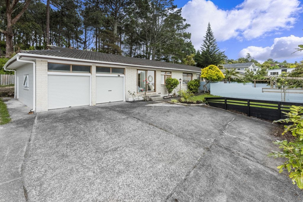 58 Ravenwood Drive, Forrest Hill, Auckland - Carousel 1