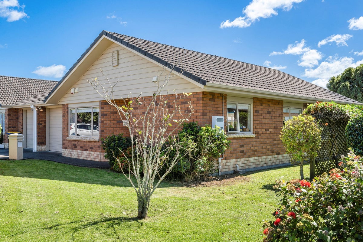 27/1 Piriti Drive, Te Atatu Peninsula, Auckland - Carousel 1