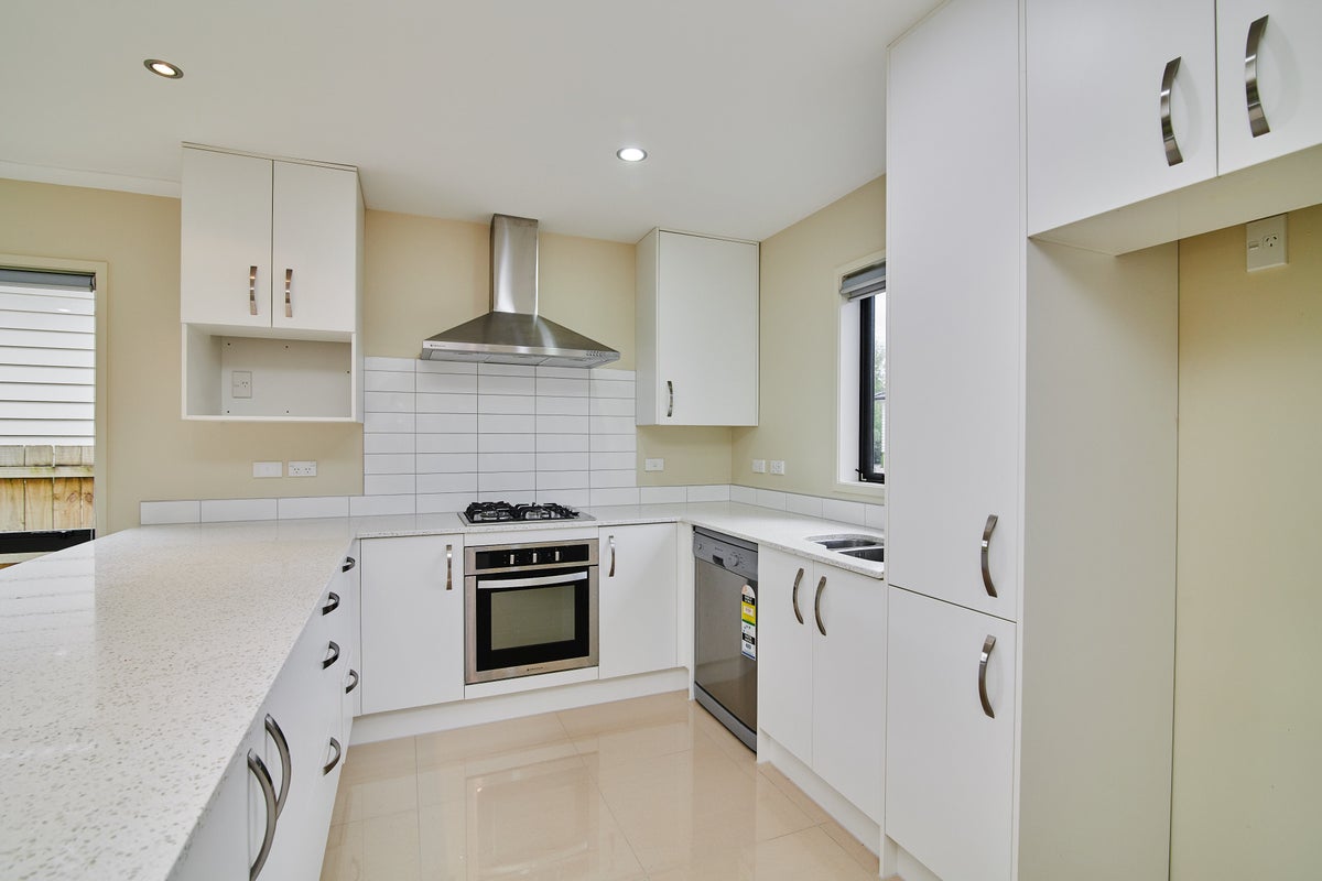 33 Springvale Drive, Fairview Heights, Auckland - Carousel 2