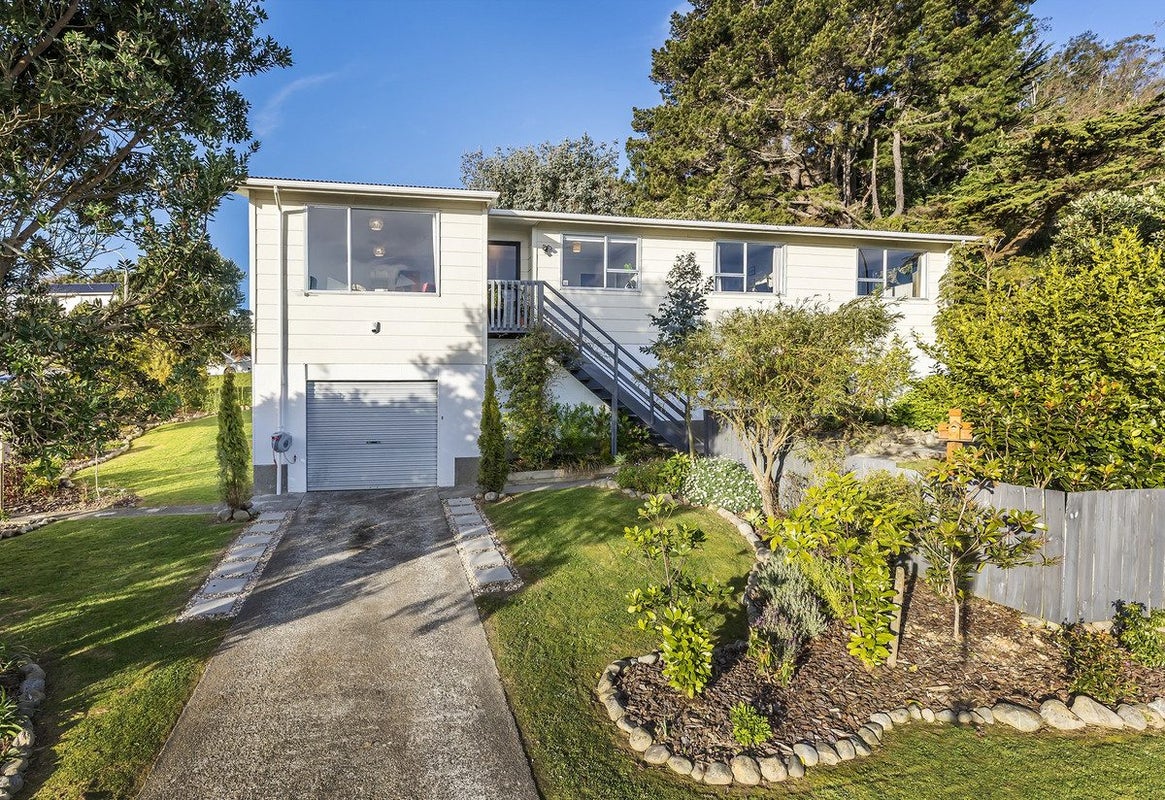 2 Adventure Drive, Whitby, Porirua - Carousel 1