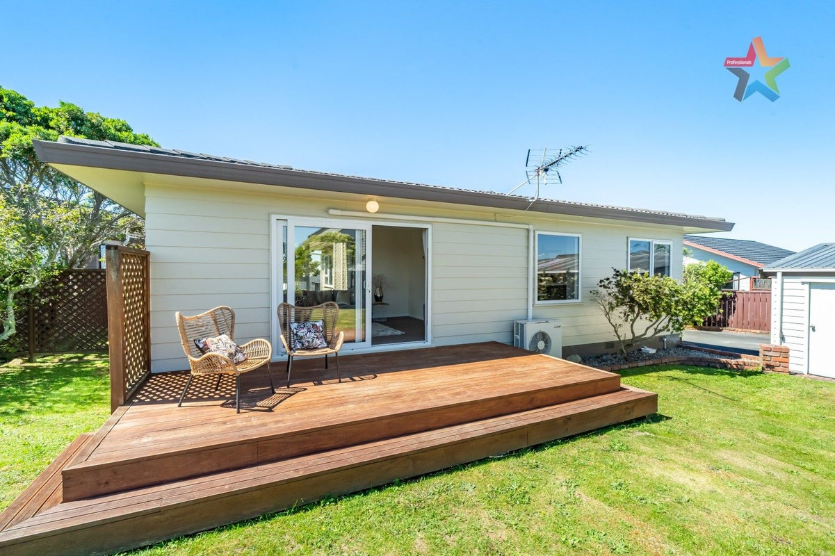 11 Jasmine Grove, Maungaraki, Lower Hutt - Carousel 1