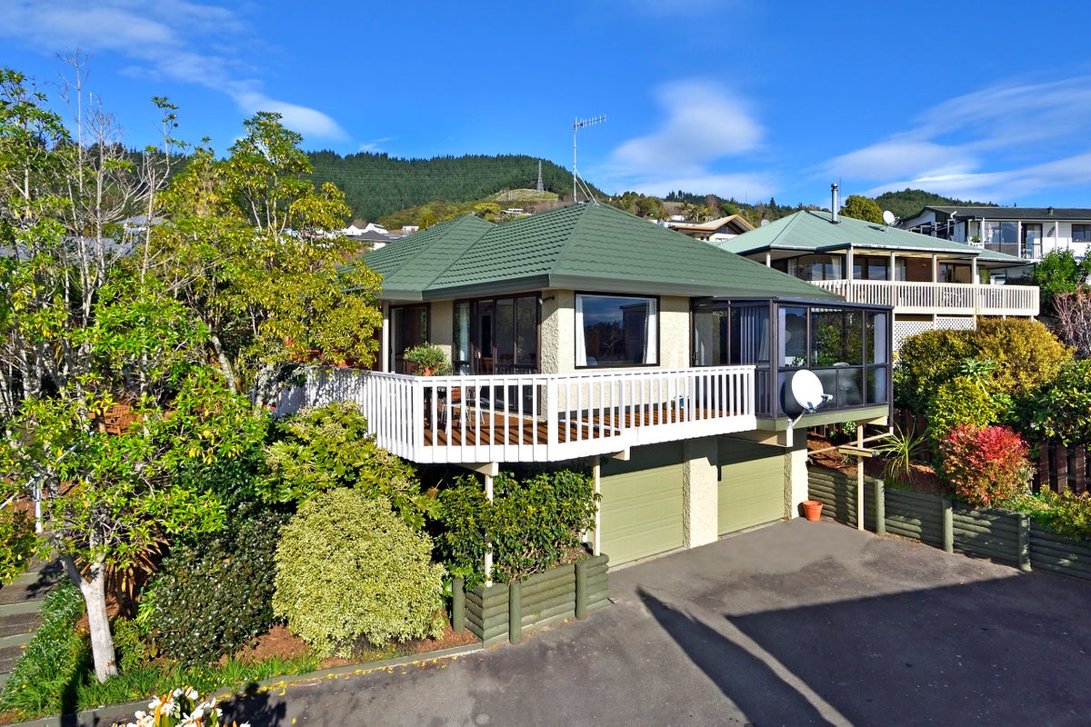 1 Centenary Place, Richmond - Carousel 1