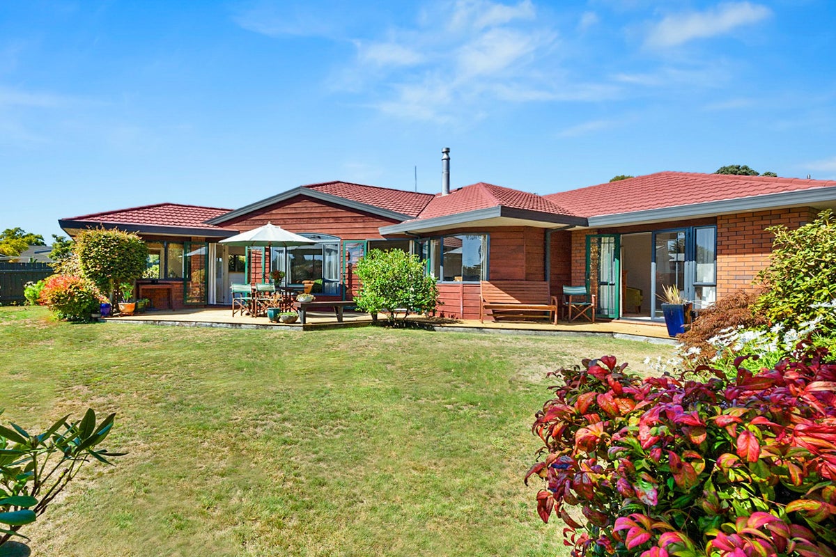 7B Rimu Street, Strandon, New Plymouth - Carousel 1