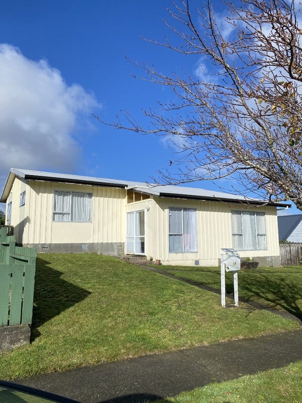 19 Outram Grove, Kelson, Lower Hutt - Carousel 1