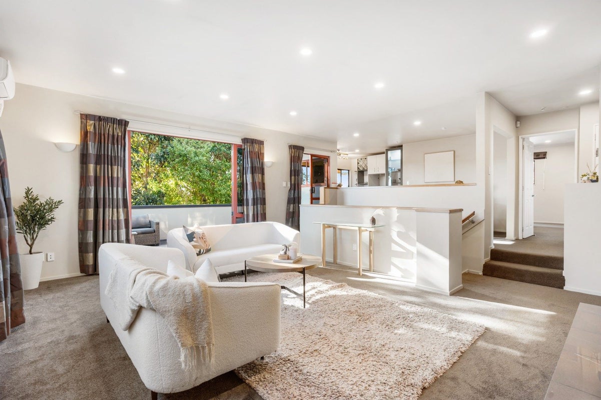 13A Cliff View Drive, Green Bay, Waitakere City, Auckland - Carousel 2