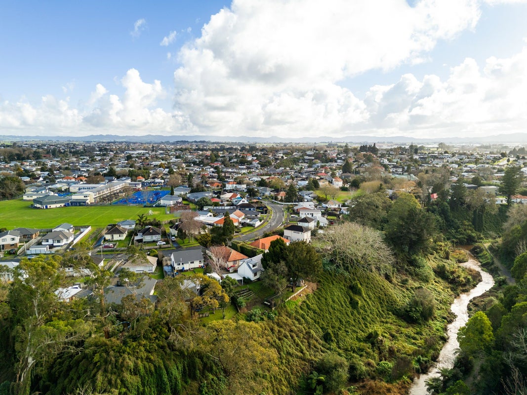 28B Churchill Avenue, Maeroa, Hamilton - Carousel 27