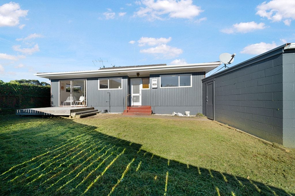 3/1A Amberley Avenue, Te Atatu South, Auckland - Carousel 2