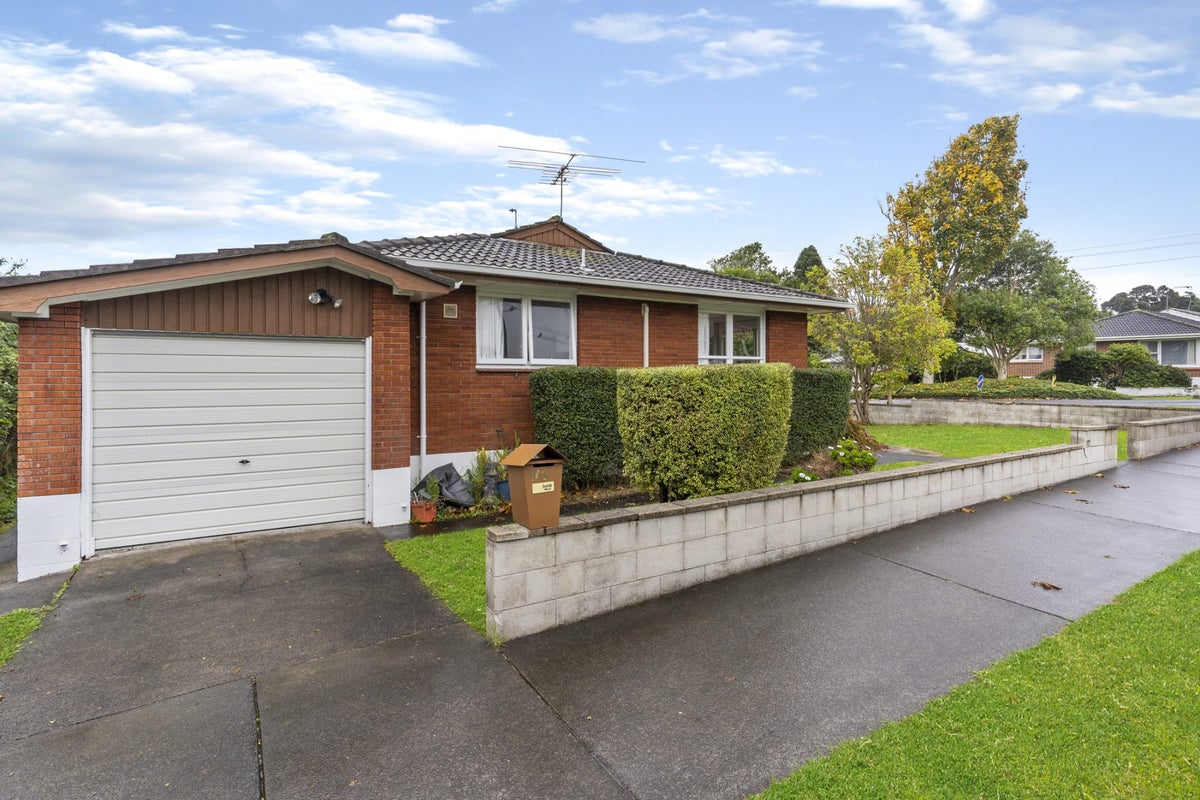 1/8 Rongo Road, Royal Oak, Auckland - Carousel 1