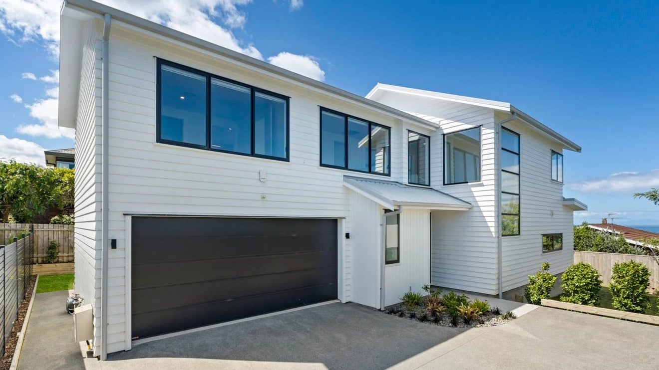 12B Newburn Road, Waiake, Auckland - Carousel 1