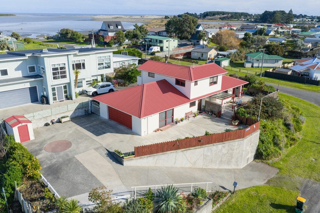 12 Robbie Street, Foxton Beach, Foxton - Carousel 1