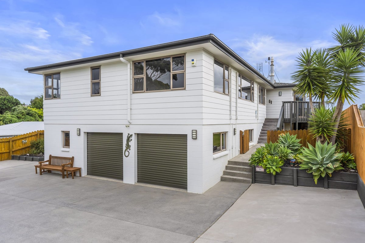 25 Cherrie Road, Beachlands, Auckland - Carousel 2