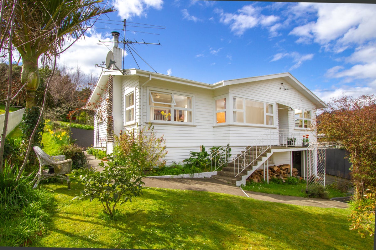 211A Hampden Terrace, Nelson South, Nelson - Carousel 1