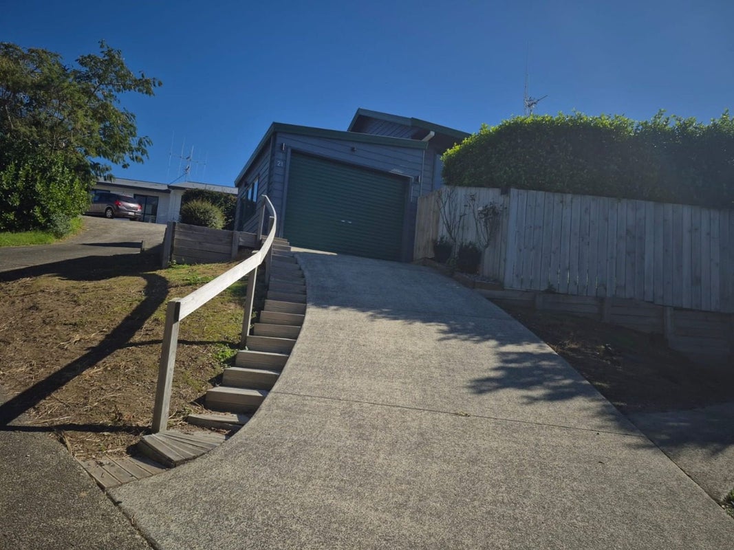 21 Mamaku Rise, Welcome Bay, Tauranga - Carousel 1