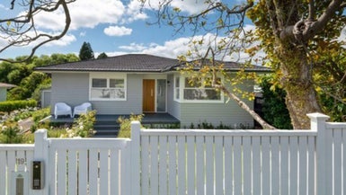 19 Betsland Crescent, Hillcrest, Auckland - Carousel 1