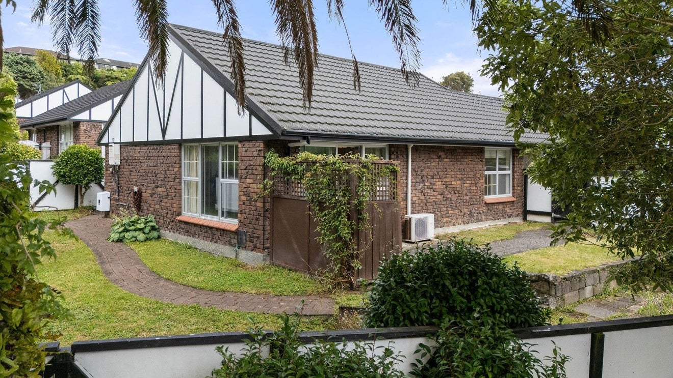 26A Halswater Drive, Churton Park, Wellington - Carousel 1