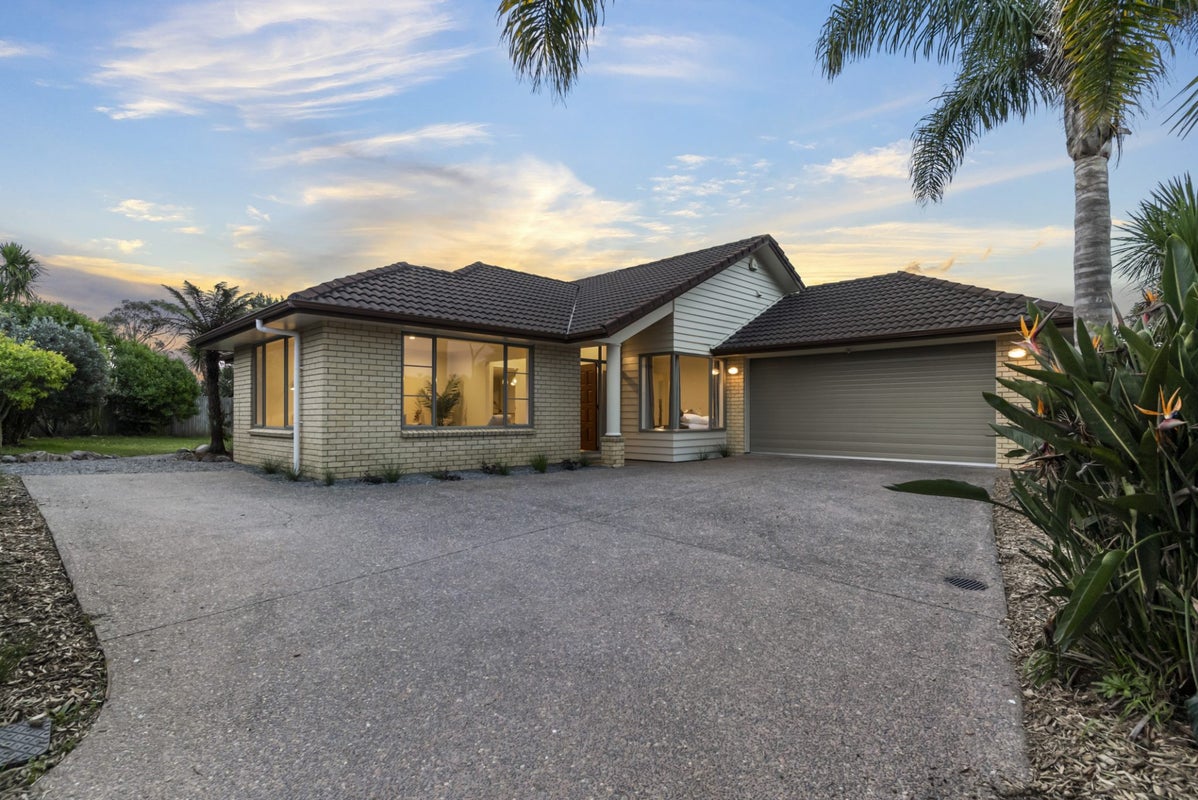 11 Elkstone Place, Henderson, Auckland - Carousel 1