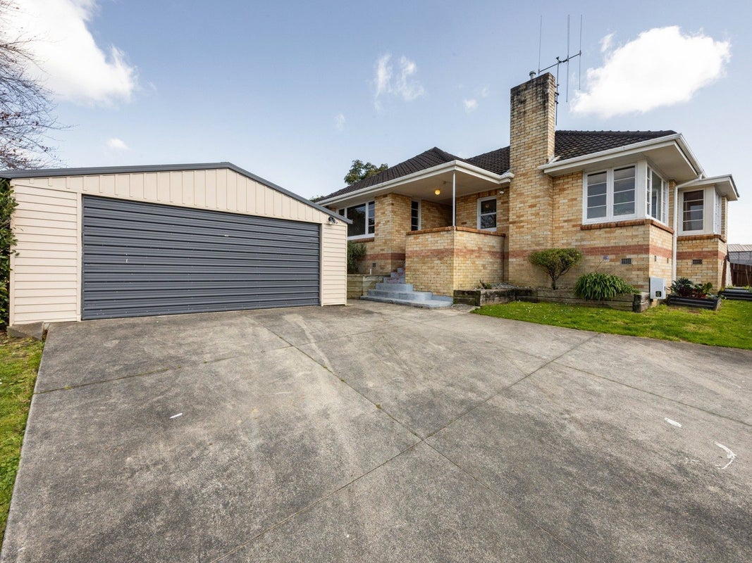 32A Hinton Avenue, Forest Lake, Hamilton - Carousel 1