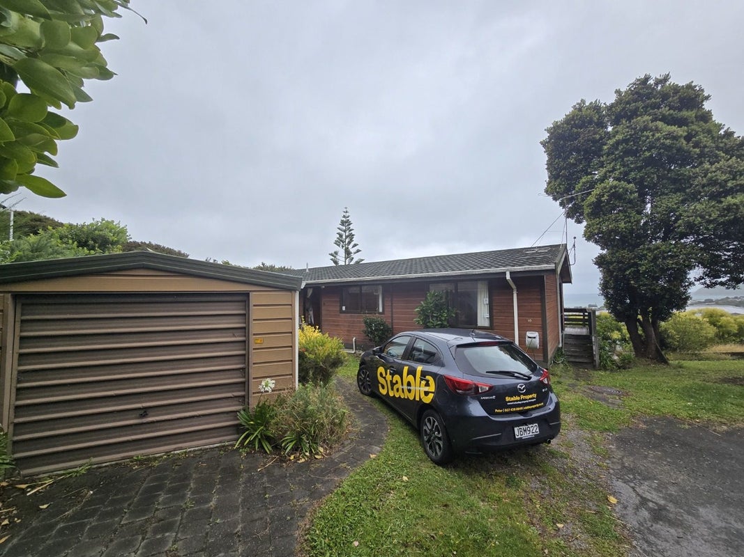 10 Mervyn Place, Plimmerton, Porirua - Carousel 2