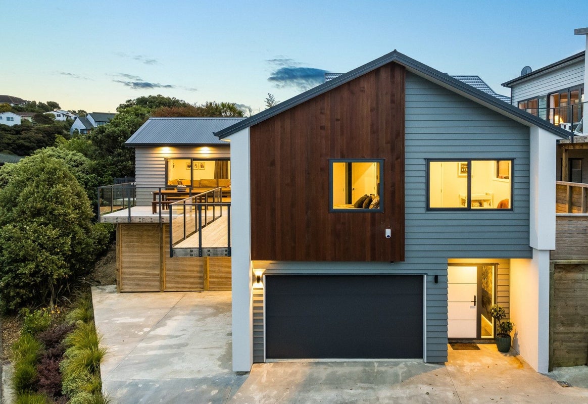 9A Saint Ives Drive, Camborne, Porirua - Carousel 2