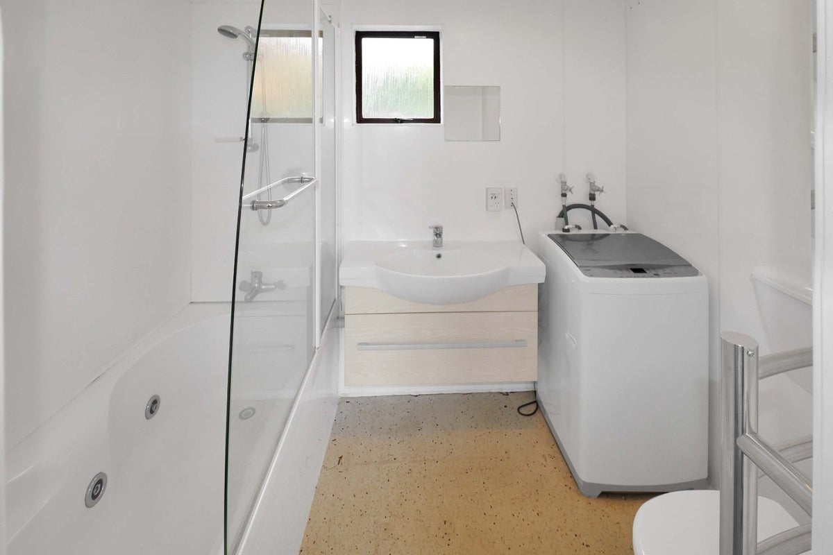 6/2 Oriental Terrace, Mount Victoria, Wellington - Carousel 10